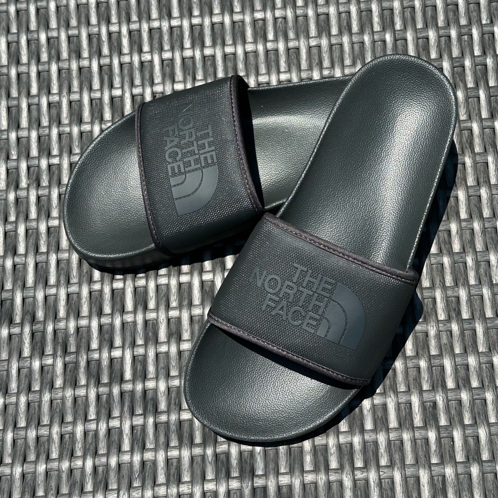 🌹THE NORTH FACE Grey/black Men's Base Camp Slides shoes NWOT
